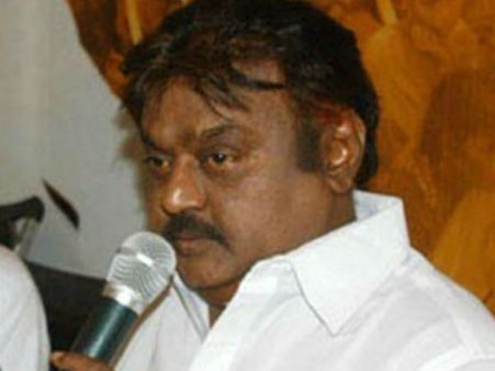 உள்ளாட்சித் தேர்தலில் போட்டியிடுவது தற்கொலைக்கு சமம்.. நிர்வாகிகள் கருத்தால் கடுப்பில் விஜயகாந்த்!