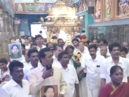 ஜெயலலிதா நலம் பெற தங்கத்தேர் இழுத்த அதிமுகவினர் - வீடியோ