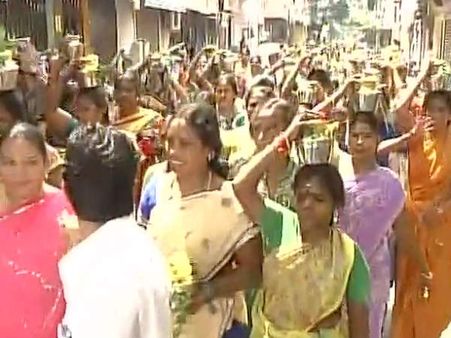 சேலம்: ஜெயலலிதா நலம்பெற வேண்டி பால்குட ஊர்வலம்.. வெயிலில் மயங்கி விழுந்து தொண்டர் பலி