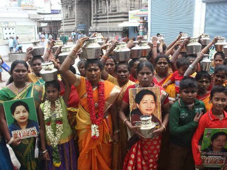 ஜெ., நலம்பெற வேண்டி பால்குடம் எடுத்த 6 பெண்கள் மயக்கம் - ஒருவர் மரணம்