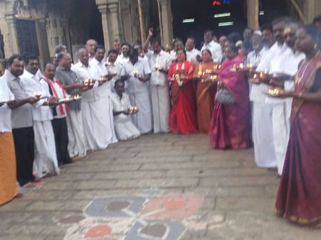 'அம்மா'வுக்காக செங்கோட்டை ஆலயங்களில் அதிமுகவினர் சிறப்பு வழிபாடு
