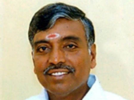 ஜெ.வுக்காக பூஜை… யாகத்தில் மயக்கமடைந்த கல்வி அமைச்சர்.. தர்மபுரியில் பரபரப்பு!