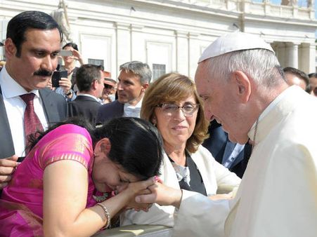 போப்பாண்டவரை சந்தித்தோம்.. நெகிழ்ச்சியில் செளம்யா அன்புமணி