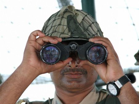 ஜம்முவில் ராணுவ ஹெலிபேடை நோட்டமிட்ட பாக். ஆசாமி கைது