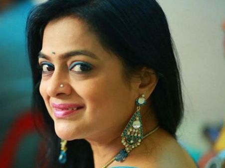 டான்ஸ் ஆடியபோது ஹார்ட் அட்டாக்... மேடையிலேயே சுருண்டு விழுந்து பிரபல மராத்தி நடிகை அஸ்வினி மரணம்