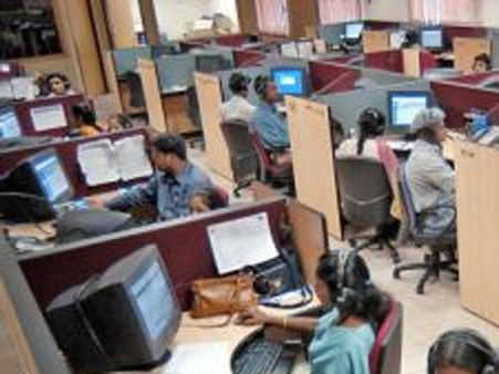 இந்தியா-அமெரிக்காவை உலுக்கிய பல கோடி ரூபாய் கால்சென்டர் மோசடி.. நடந்தது இப்படித்தான்!