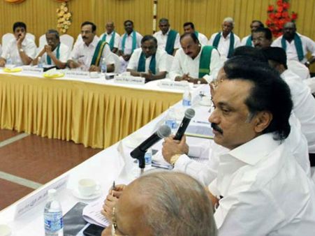 வரலாற்று பிழை ஏற்பட்டு விடக்கூடாது என்பதற்காக அனைத்துக்கட்சி கூட்டம்- ஸ்டாலின்