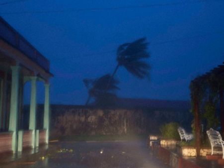 அமெரிக்காவை புரட்டிப்போட்ட மாத்யூ புயல்.. பலி எண்ணிக்கை 300 ஆக அதிகரிப்பு