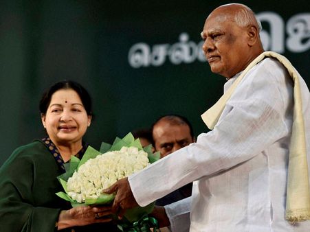 முதல்வர் ஜெயலலிதா பூரண குணமடைந்து விரைவில் வீடு திரும்புவார் - அப்பல்லோவில் ரோசய்யா பேட்டி