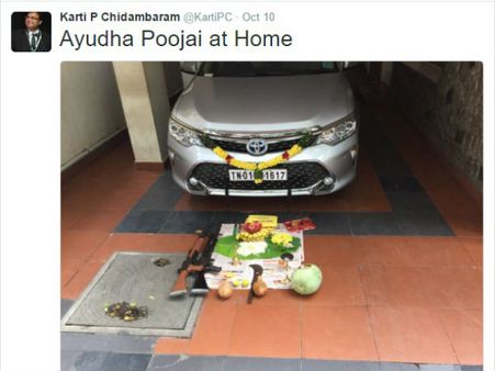 அரிவாள், துப்பாக்கிகள் சகிதம் ஆயுத பூஜை கொண்டாடிய கார்த்தி சிதம்பரம்! #ayudhapuja