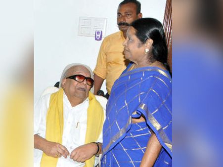 ஜெ. உடல்நலம் குறித்து விசாரிக்க ராஜாத்தி அம்மாளை அப்பல்லோவுக்கு அனுப்ப தயங்கிய கருணாநிதி!