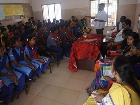 சிவில்னா என்ன. கிரிமினல் கேஸ்னா என்ன.. மாணவர்களுக்கு விழிப்புணர்வூட்டிய வக்கீல்கள்