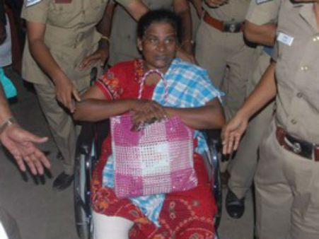 செம்மரக்கடத்தல் தகராறு... கரகாட்ட மோகனாம்பாளின் அக்காள் மகன் கடத்தி படுகொலை