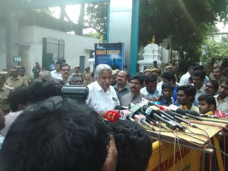 அப்பல்லோவில் உம்மன் சாண்டி.. ! #jayalalithaa