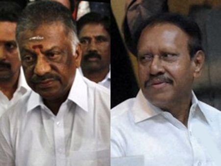 தம்பித்துரையிடம் பன்னீர் செல்வம் கொடுத்த கவரில் இருந்தது என்ன?