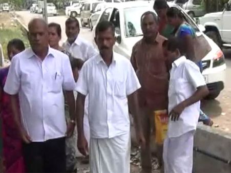 பிஏசிஎல் மோசடி... பணம் திரும்பக் கிடைக்காத முதலீட்டாளர்கள் சேலத்தில் முற்றுகைப் போராட்டம்- வீடியோ