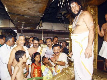 சபரிமலை, மாளிகைப்புரம் கோவில்களுக்கு புதிய மேல்சாந்திகளாக உன்னிகிருஷ்ணன், மனுகுமார் தேர்வு