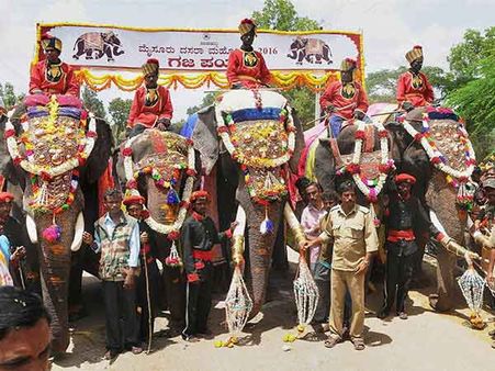 மைசூரு, குலசை நகரங்களில் கோலாகலமாக தொடங்கியது தசரா! 10ம் தேதி சூரசம்ஹாரம் #Navratri
