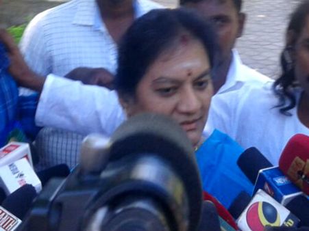 சசிகலா புஷ்பாவிடம் காலை முதல் மாலை வரை இடை விடாமல் விசாரணை.. மதுரையில்!