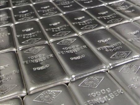 வெள்ளியால் இழைக்கப்பட்ட வீடுகள்... தங்கம், பிளாட்டுகள்.. ஆந்திராவை அதிர வைத்த அரசு அதிகாரியின் ஊழல்