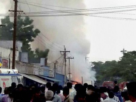 தொடரும் பட்டாசு விபத்துக்கள் எதிரோலி... குடோன்கள், கடைகளில் போலீசார் அதிரடி ரெய்டு