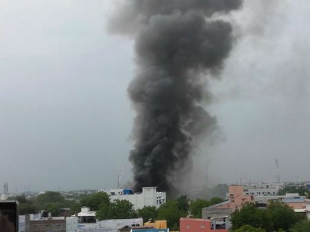 சிவகாசி பட்டாசு குடோனில் பயங்கர தீ விபத்து- 9 பேர் பரிதாப பலி- உயிரிழப்பு அதிகரிக்கும் என அச்சம்!