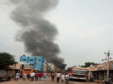 சிவகாசி பட்டாசு குடோனில் பயங்கர தீ விபத்து: 9 பேர் பலி; இருவர் மீது வழக்குப் பதிவு