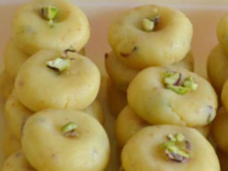 சப்புக் கொட்டி சாப்பிடலாம் தூத் பேடா.. காஜு கத்லி.. இந்தத் தீபாவளிக்கு.. வாங்க செஞ்சு பாருங்க!