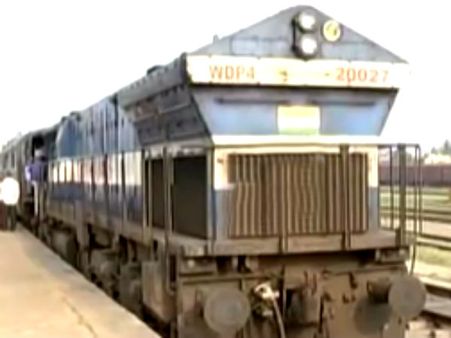 கோர்ட் உத்தரவு.. இன்டர்சிட்டி ரயிலை நடு வழியில் நிறுத்தி ஜப்தி செய்த அதிகாரிகள்! பயணிகள் அதிர்ச்சி