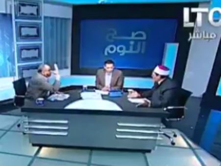 டிவி சேனல் லைவ் விவாத நிகழ்ச்சியில் வக்கீல்-மதகுரு கைகலப்பு! நிகழ்ச்சி தொகுப்பாளருக்கு காயம்