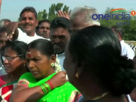 தமிழக இடைத்தேர்தல்... 3 தொகுதிகளிலும் வெற்றிமுகம்... ஸ்வீட் கொடுத்து கொண்டாடும் அதிமுகவினர்- வீடியோ