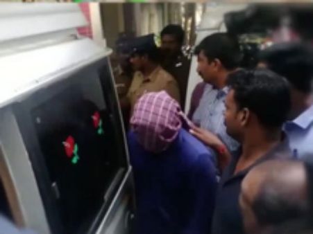 கருப்புப் பணம் கையாடல்... ரூ. 25 லட்சம் கொள்ளை... சென்னை வங்கி ஊழியர்கள் 5 பேர் கைது- வீடியோ