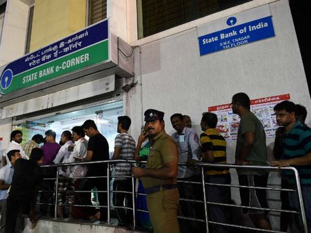 மூடிக் கிடக்கும் ஏடிஎம்கள்: கையில் பணம் இல்லாமல் அல்லாடும் மக்கள்