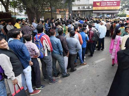 சக்கை போடு சர்ஜிகல் எபெக்ட்... திரும்பிய திசையெங்கும் கியூ... டிஜிட்டல் இந்தியாவின் மறுபக்கம்!