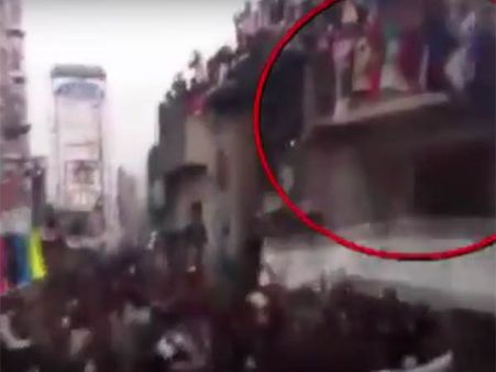 உ.பியில், முஸ்லிம்கள் பேரணியின்போது பால்கனி இடிந்து விபத்து.. 3 பேர் பலி; 24 பேர் படுகாயம்