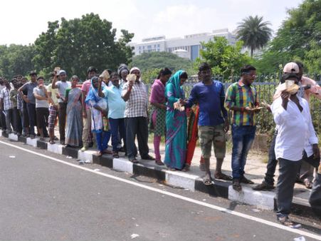 கன்டெய்னர் லாரிகளில் புதிய ரூ.500 நோட்டுக்கள் சென்னை வந்தன.. சில்லரை தட்டுப்பாடு நீங்குமா?