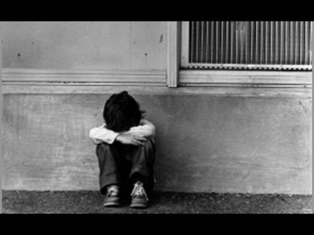 செக்போஸ்ட் ரூமுக்குள் ஏட்டய்யா 