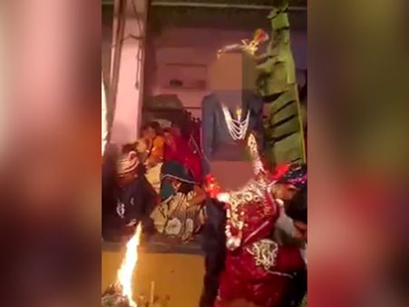 ரூபாய் நோட்டுக்களுக்கு மட்டும்தான் சர்ஜிக்கல் ஸ்டிரைக்கா? குழந்தைகளையும் பாருங்க! இப்படியும் ஒரு மனு