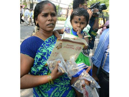 சென்னைப் பெண் கொடுத்த ரூ 20,000க்கு சில்லறைப் பொட்டலத்தை தலையில் சுமத்திய ரிசர்வ் வங்கி!