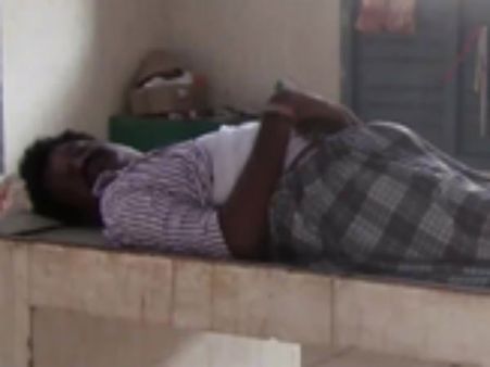 குடும்பத் தகராறு.. கணவன், மனைவி விஷயம் குடித்து தற்கொலை முயற்சி: வீடியோ