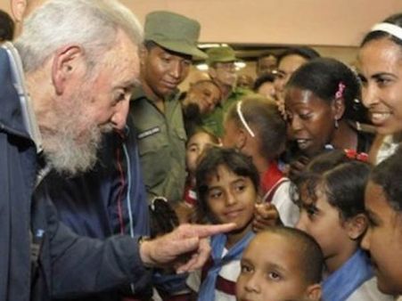 கியூபா மக்களுக்கு கல்வியையும், மருத்துவத்தையும் இலவசமாக வழங்கிய மனிதாபிமானி பிடல் காஸ்ட்ரோ