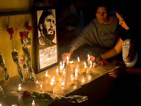 நாடு முழுவதும் ஊர்வலமாக கொண்டு செல்லப்படுகிறது காஸ்ட்ரோவின் அஸ்தி...