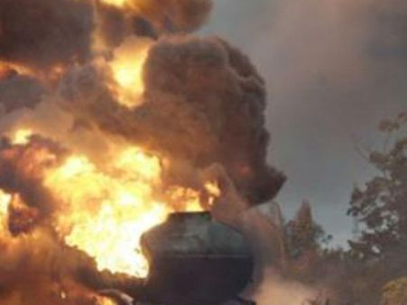 கவிழ்ந்த லாரியில் பெட்ரோல் பிடிக்க முயன்றபோது தீ.. 73 பேர் சாவு.. மொசாம்பிக்கில் பரிதாபம்