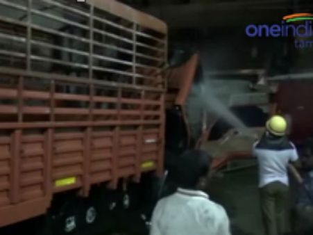 திருப்பூரில் சரக்கு வேனில் தீ... பெரும் விபத்து தவிர்ப்பு - வீடியோ