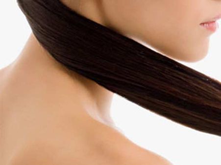 நீண்ட கூந்தலைக் காட்டவா பள்ளிக்கு வருகிறீர்கள்... மாணவிகள் முடியை வெட்டி ஆசிரியர் அட்டூழியம்