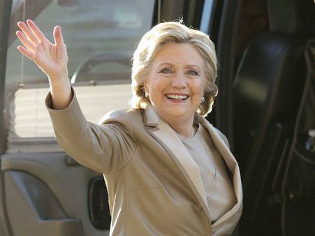 அனல் பறக்கிறது அமெரிக்க அதிபர் தேர்தல் வாக்குப்பதிவு: நியூயார்க்கில் வாக்களித்தார் ஹிலாரி!