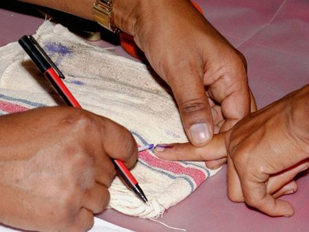 கை விரலில் 