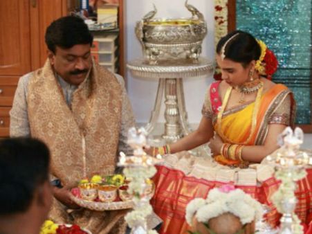 சுரங்க மாபியா ரெட்டி மகளுக்கு ரூ500 கோடியில் திருமணம்: வருமான வரித்துறை விசாரிக்காதோ?