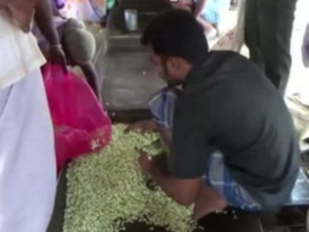 சில்லறைப் பிரச்சினை... வாசம் இழக்கும் மல்லிகை... குப்பையில் கொட்டப்படும் அவலம்- வீடியோ