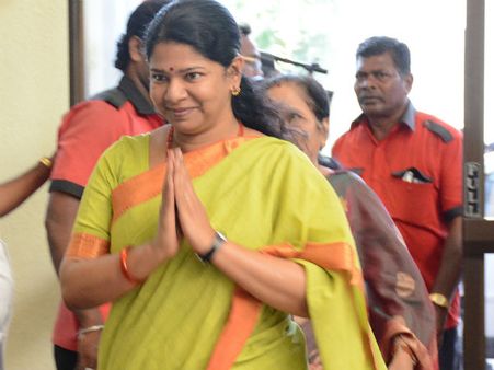 3 தொகுதி இடைத்தேர்தலில் பிரசாரம் செய்யாத கனிமொழி.. கட்டிப்போட்ட ஸ்டாலின் உத்தரவு!